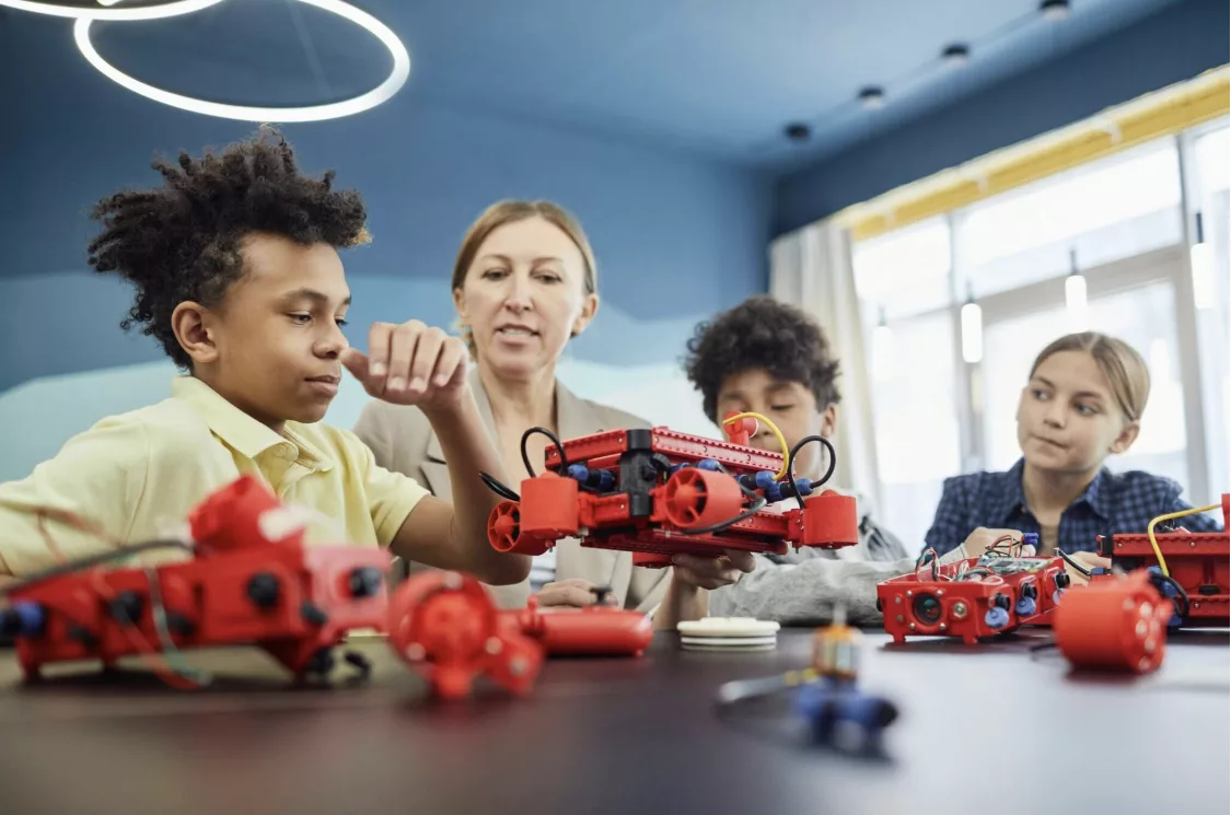 Die Schüler haben die Möglichkeit, an interessanten Projekten ihrer eigenen Wahl zu arbeiten.