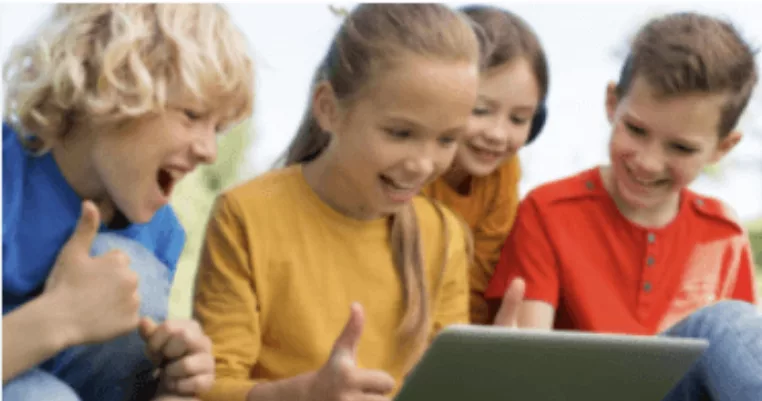 Beim Programmieren lernen Kinder wichtige Fähigkeiten wie kritisches Denken und Durchhaltevermögen